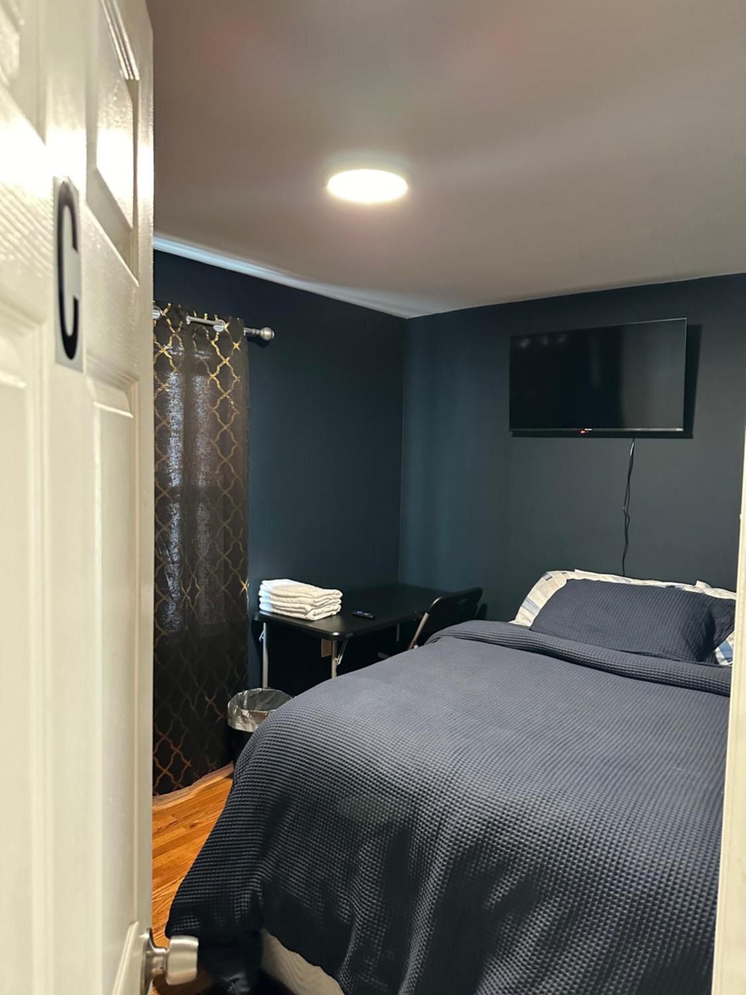 Fidelia Crystal Room, Queen Bed Minutes From Newark Liberty International Airport And Newark Penn Station Ирвингтон Экстерьер фото